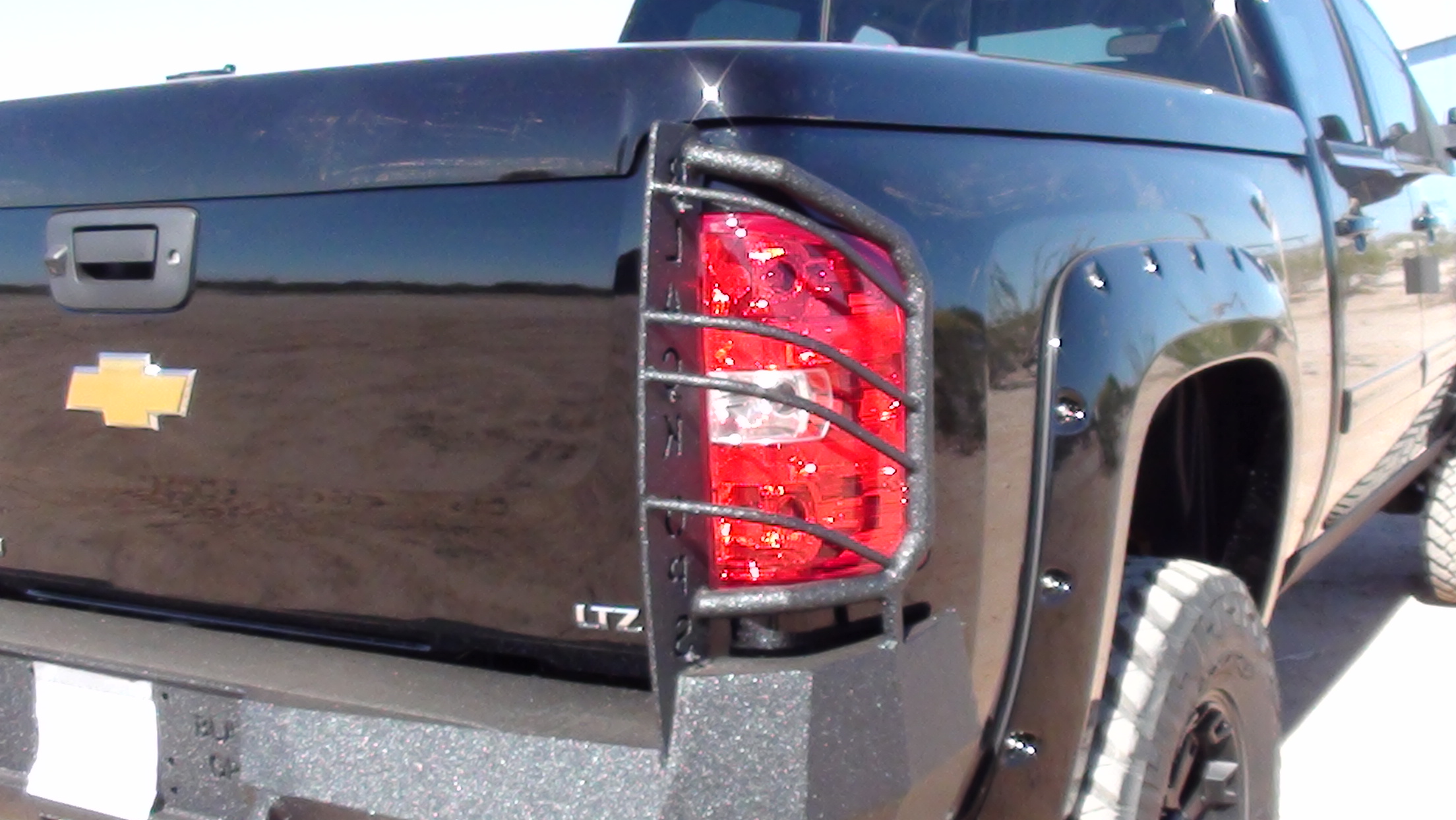 07-10 Chevrolet 2500 W/ Tailight Guards 07-10 Chevrolet 2500 W/ Tailight Guards